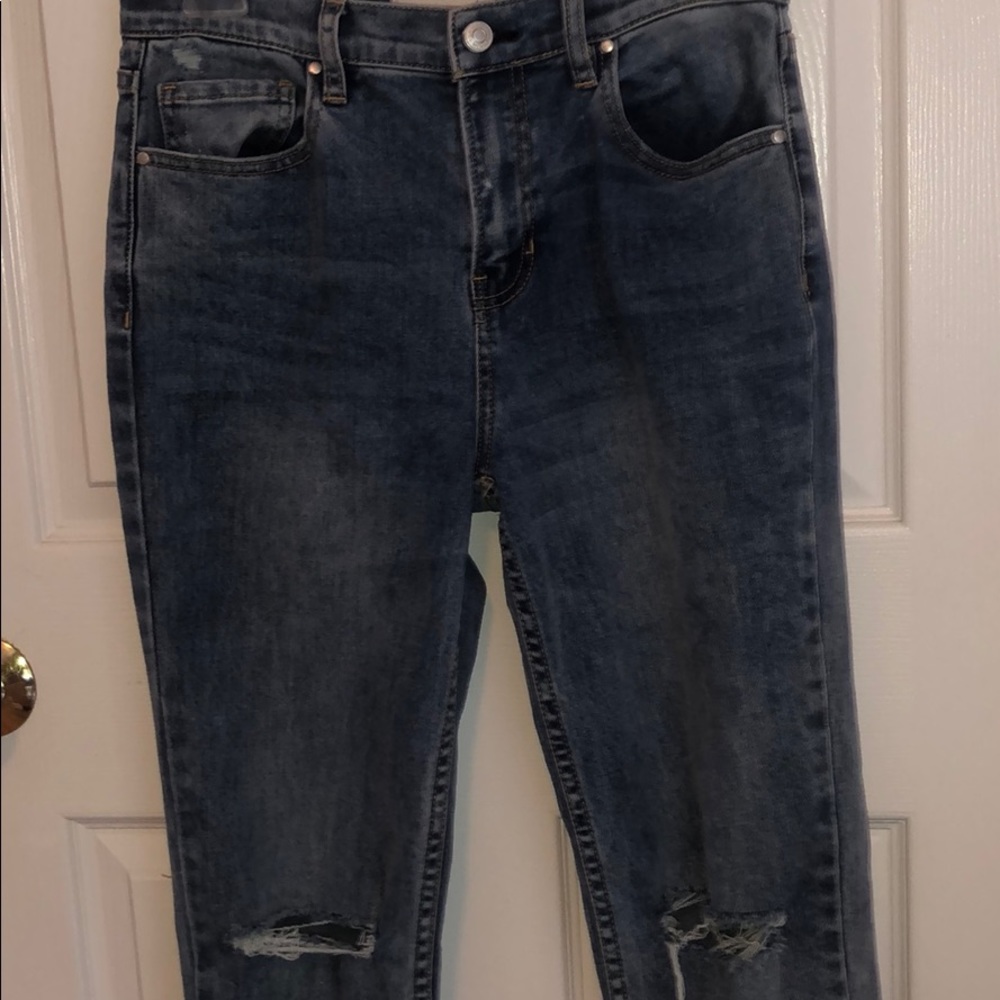 Pacsun Vintage Mom Jean Size 27 (rips at the knee)